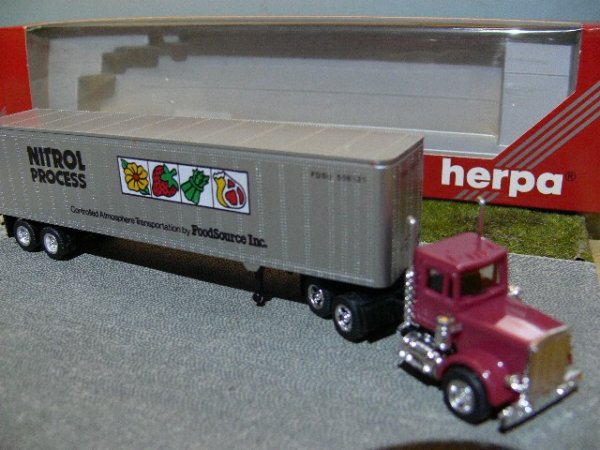 1/87 Herpa Peterbilt Nitrol Process Food US Truck 141352