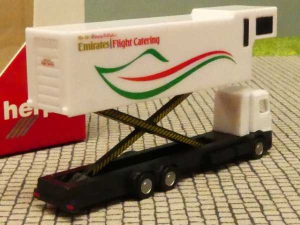 1/200 Herpa Emirates Flight Catering A380 Catering truck 559607