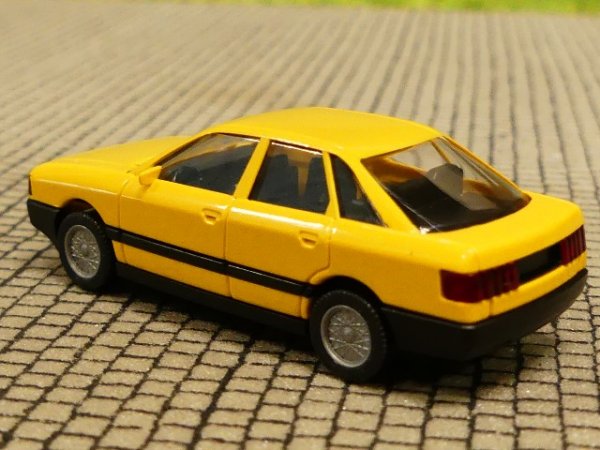 1/87 Wiking Audi 80 gelb 121 01