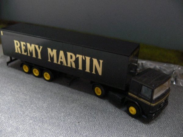 1/87 Herpa Albedo MAN F80 Remy Martin Koffer-Sattelzug #200