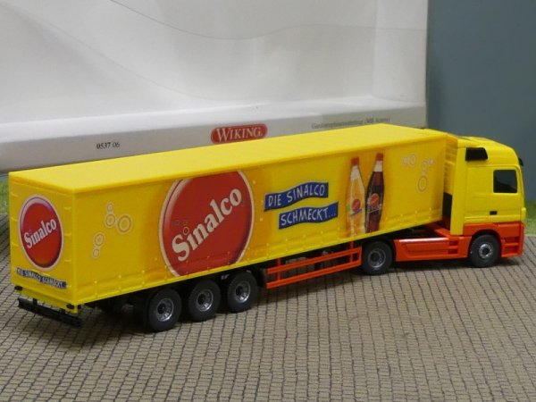 1/87 Wiking MB Actros Sinalco Gardinenplanen-Sattelzug 0537 06