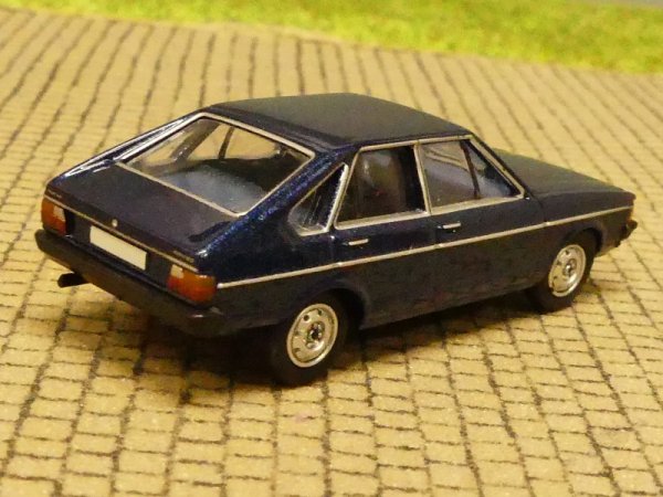 1/87 PCX VW Passat B1 dunkelblau metallic 870249