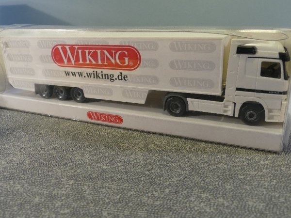 1/87 Wiking MB Actros WIKING Koffer-Sattelzug 538 03