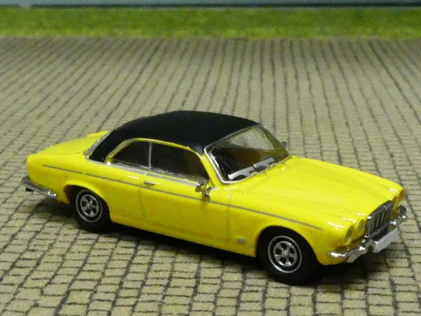 1/87 PCX Jaguar XJ-C hellgelb/mattschwarz 870167