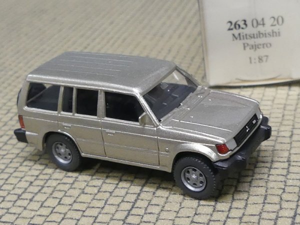 1/87 Wiking Mitsubishi Pajero bronze 263 04