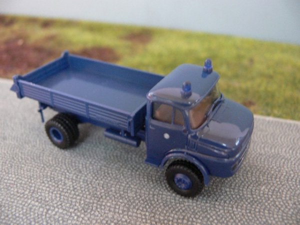 1/87 Brekina MB 322 Polizei Berlin dunkelblau Kipper 47002