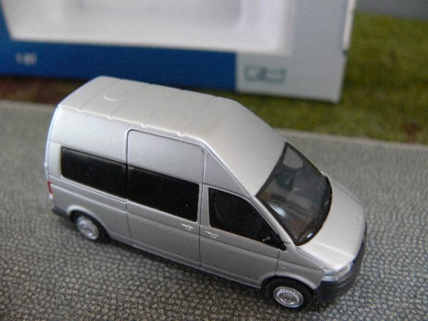 1/87 Rietze VW T5 GP HD Bus Flügeltür silber 21539