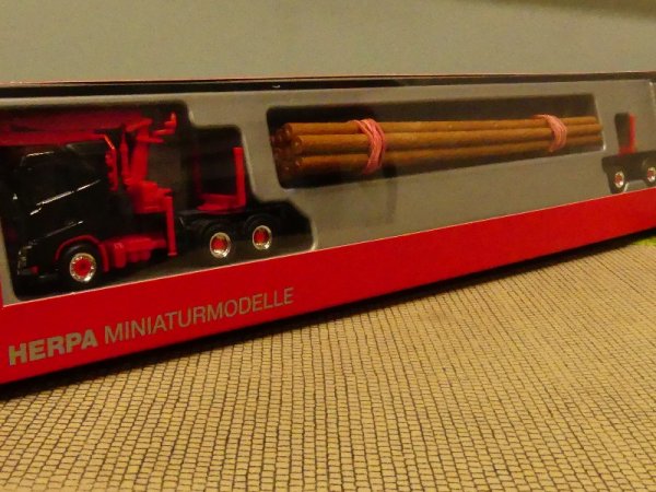 1/87 Herpa Volvo FH FD Langholztransporter-Sattelzug schwarz/rot 313575