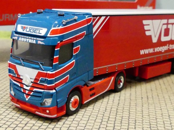 1/87 Herpa MB Actros Gigaspace `18 Gardinenplanen-Sattelzug Vögel 315418