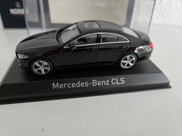 1/43 Norev MB CLS 2018 Ruby red metallic 351305