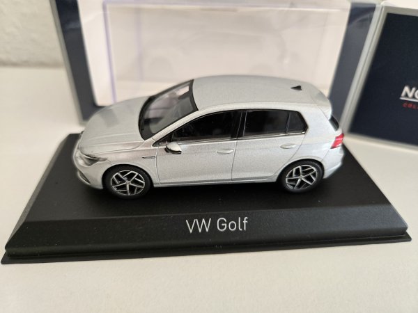 1/43 Norev VW Golf 8 2020 silber 840132