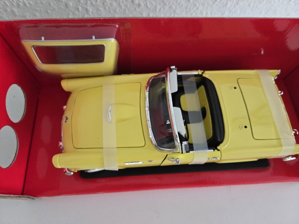 1/18 Yat Ming/Road Signature Ford Thunderbird 1955 Cabrio gelb 92068