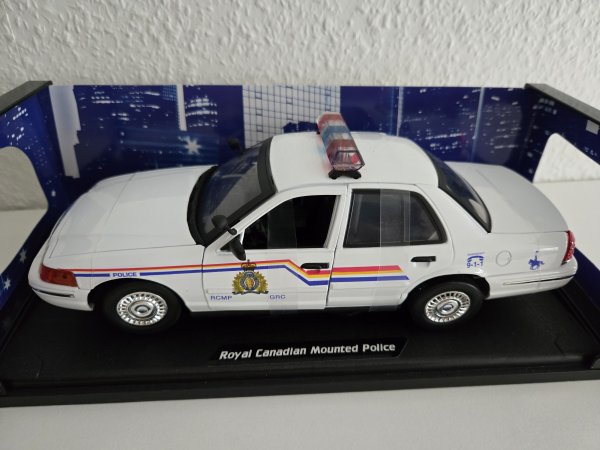 1/18 Motor Max Royal Canadien Mounted Police