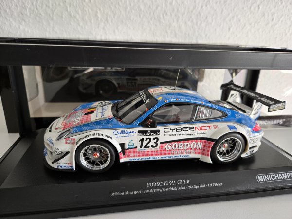 1/18 Minichamps Porsche 911 GT3 R Mühlner Motorsport 24h Spa 2001 151 118923