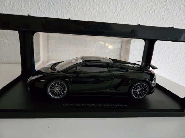 1/18 AUTOart Lamborghini Gallardo Superleggera schwarz metallic 74582