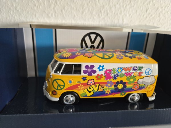 1/24 Motor Max VW T1 Flower Power Love 79575