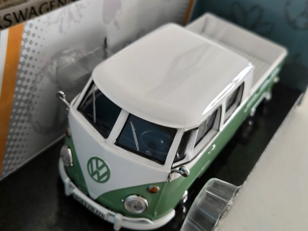 1/24 Motor Max VW T1 b Doka weiß/hellgrün 79343