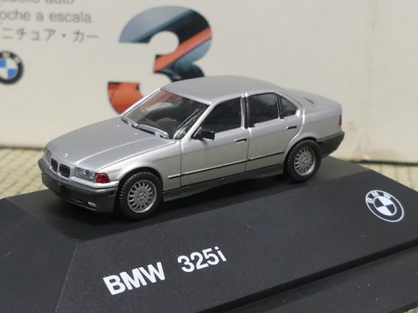 1/87 Herpa BMW 325i silber