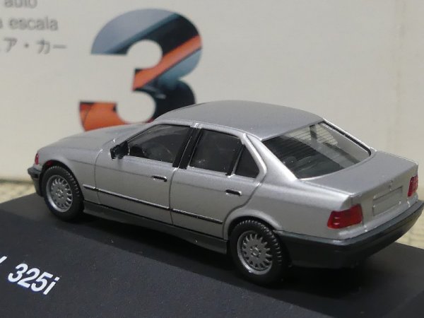 1/87 Herpa BMW 325i silber