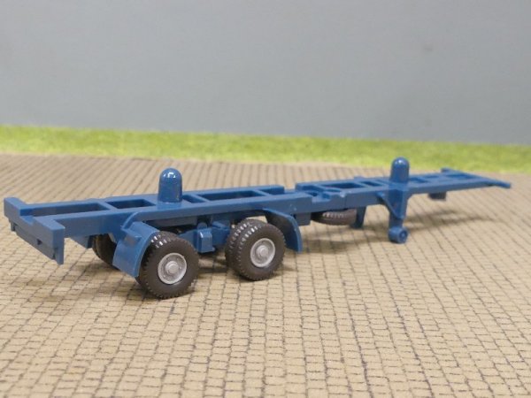 1/87 Wiking 40ft Chassis blau