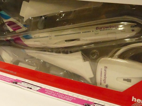 1/200 Herpa SnapFit Eurowings Airbus A330-200 D-AXGB 611008-001