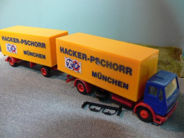 1/87 Albedo MB NG Hacker-Pschorr München Koffer-Hängerzug