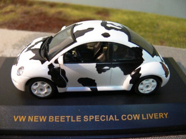 1/43 IXO VW New Beetle Special Cow Livery