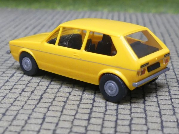 1/87 Brekina VW Golf I GLS gelb 25548