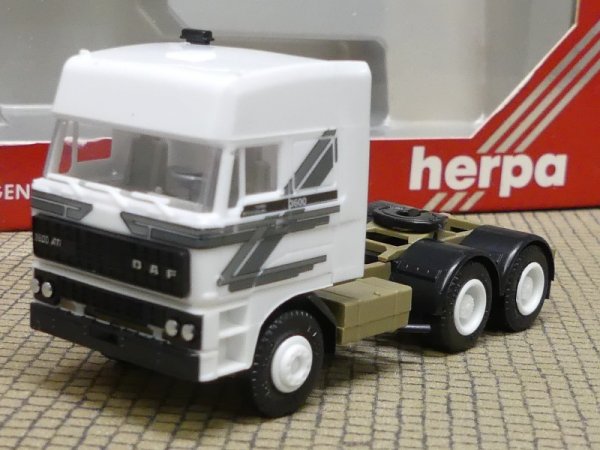 1/87 Herpa DAF 3600 Zugmaschine 3achs weiss SpaceCab