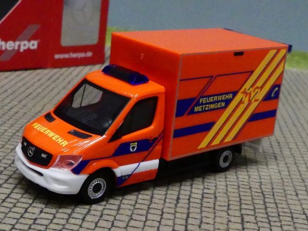 1/87 Herpa MB Sprinter ‘13 Koffer-LKW Feuerwehr Metzingen 096690