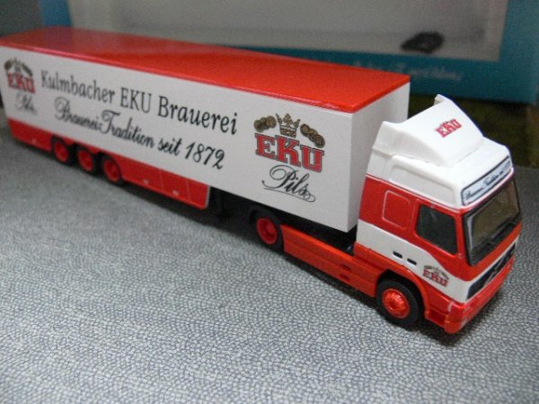 1/87 Albedo Volvo FH16 EKU Brauerei Volumen-Koffer-SZ