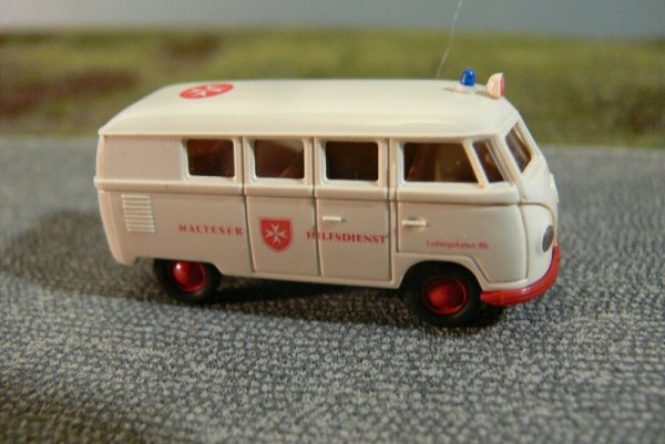 1/87 Brekina # 0767 VW T1 a Malteser Ludwigshafen Bus