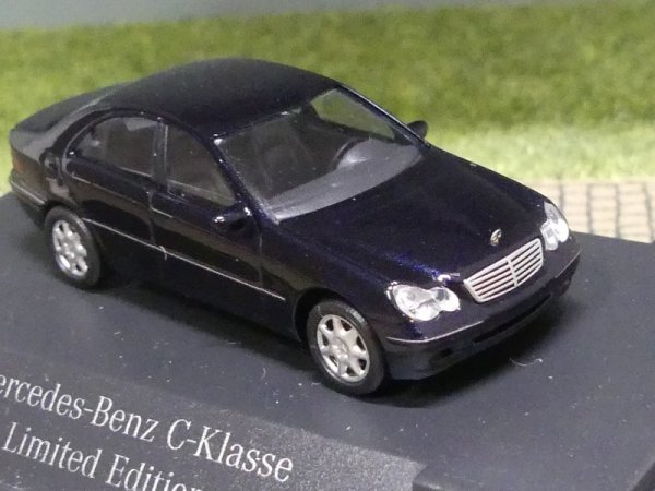 1/87 Busch MB C-Klasse nachtblau metallic