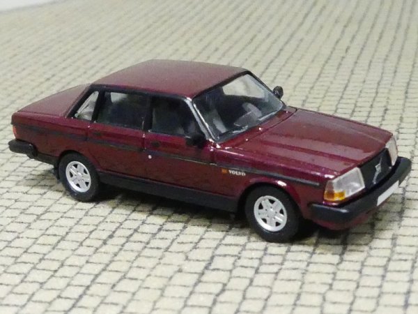 1/87 PCX Volvo 240 dunkelrot metallic 870418
