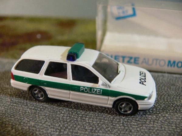 1/87 Rietze Ford Mondeo Kombi Polizei