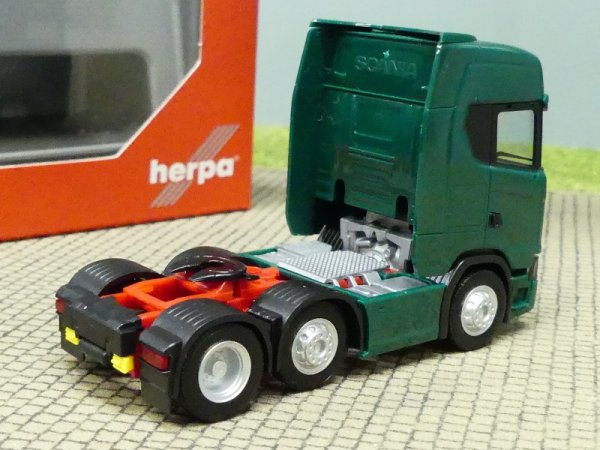 1/87 Herpa Scania CS 20 HD 6x2 3-Achs Zugmaschine moosgrün 307543-003