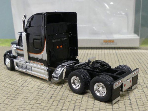 1/87 Brekina International Lonestar schwarz/silber 85825