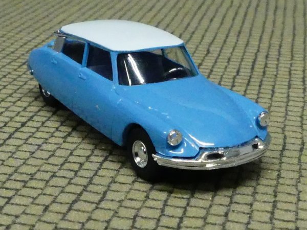 1/87 Busch Citroen DS 19 blau/weiß  48025