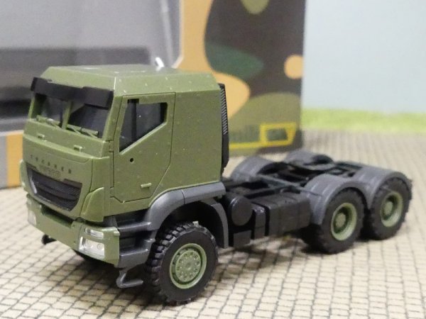 1/87 Herpa Iveco Trakker geschützt 6×6 Sattelzugmaschine Bundeswehr 746892