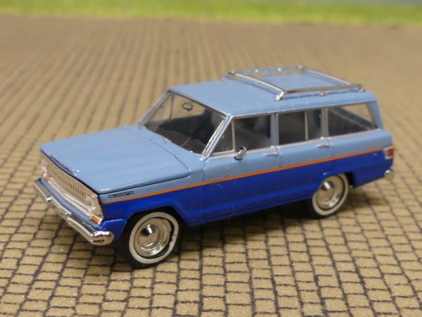 1/87 Brekina Jeep Wagoneer hellblau/blau 19871