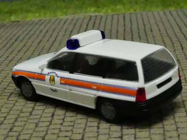 1/87 Rietze Opel Astra Caravan Police GB 50490