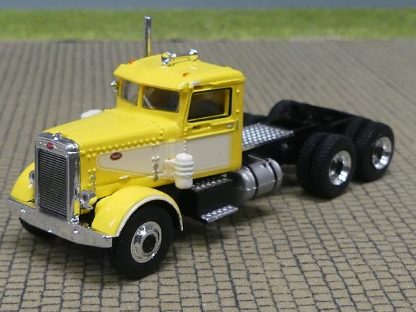 1/87 Brekina Peterbilt 281 hellgelb weiß 85753