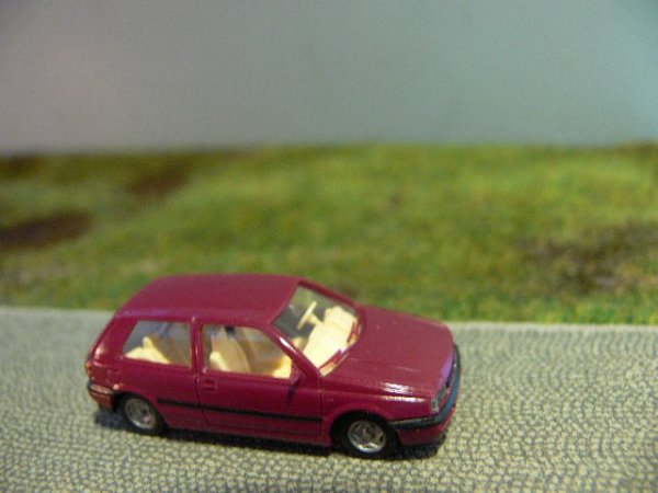 1/87 Wiking VW Golf III GL violett