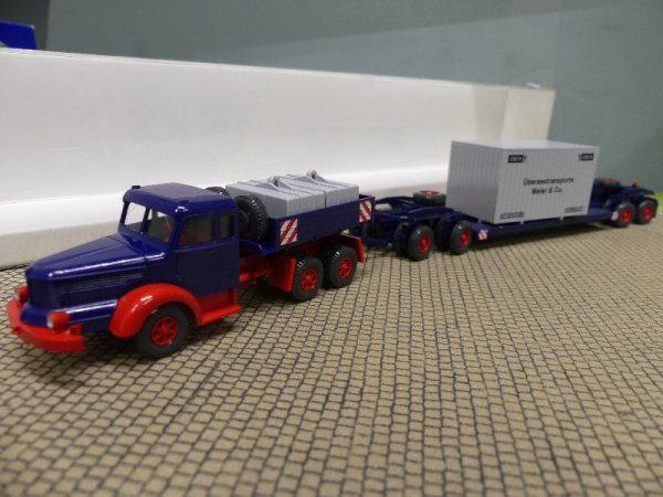 1/87 Wiking Krupp Titan + Scheuerle 4achs Tieflader stahlblau 0851 36