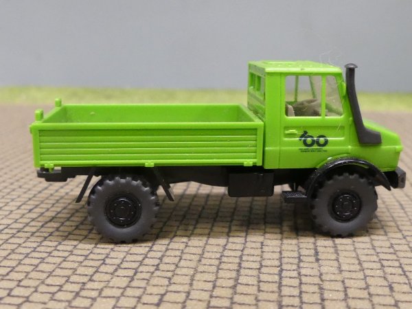 1/87 Wiking Unimog 1700 100 Jahre MB hellgrün