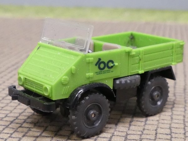 1/87 Wiking Unimog 411 100 Jahre MB hellgrün