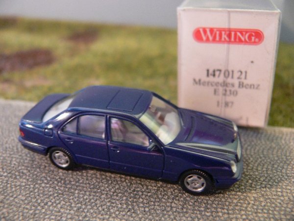 1/87 Wiking MB E 230 dunkelblau 147 01 B