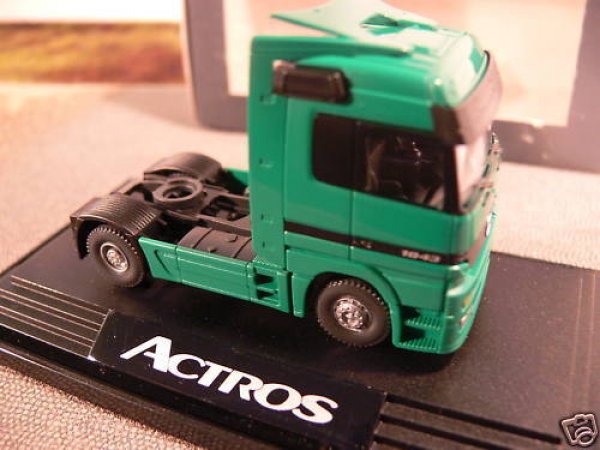 1/87 Wiking MB Actros Zugmaschine ZM grün