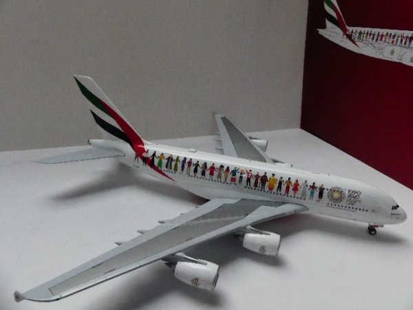 1/200 Herpa Airbus A380 Emirates Year of Tolerance 571692