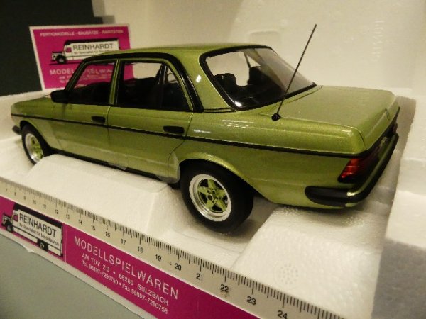 1/18 Norev MB 200 AMG silbergrünmetallic 1984 MB123 #183795